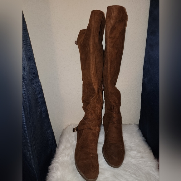 Brown suede tall boots - Picture 5 of 11